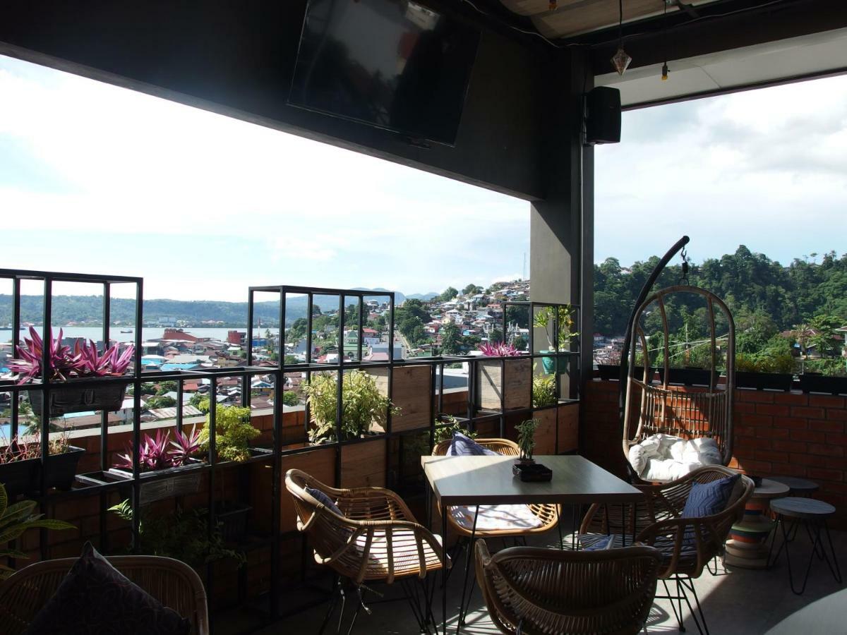 The City Hotel Амбон Екстер'єр фото
